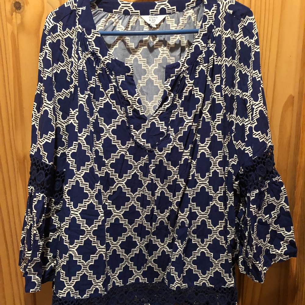 Crown & Ivy blouse 3X  with cutouts in sleeve and bottom